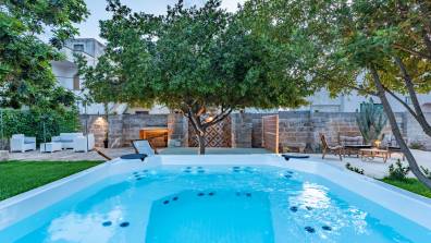 Villa Giulia w/hot tub - Artemisia Homes